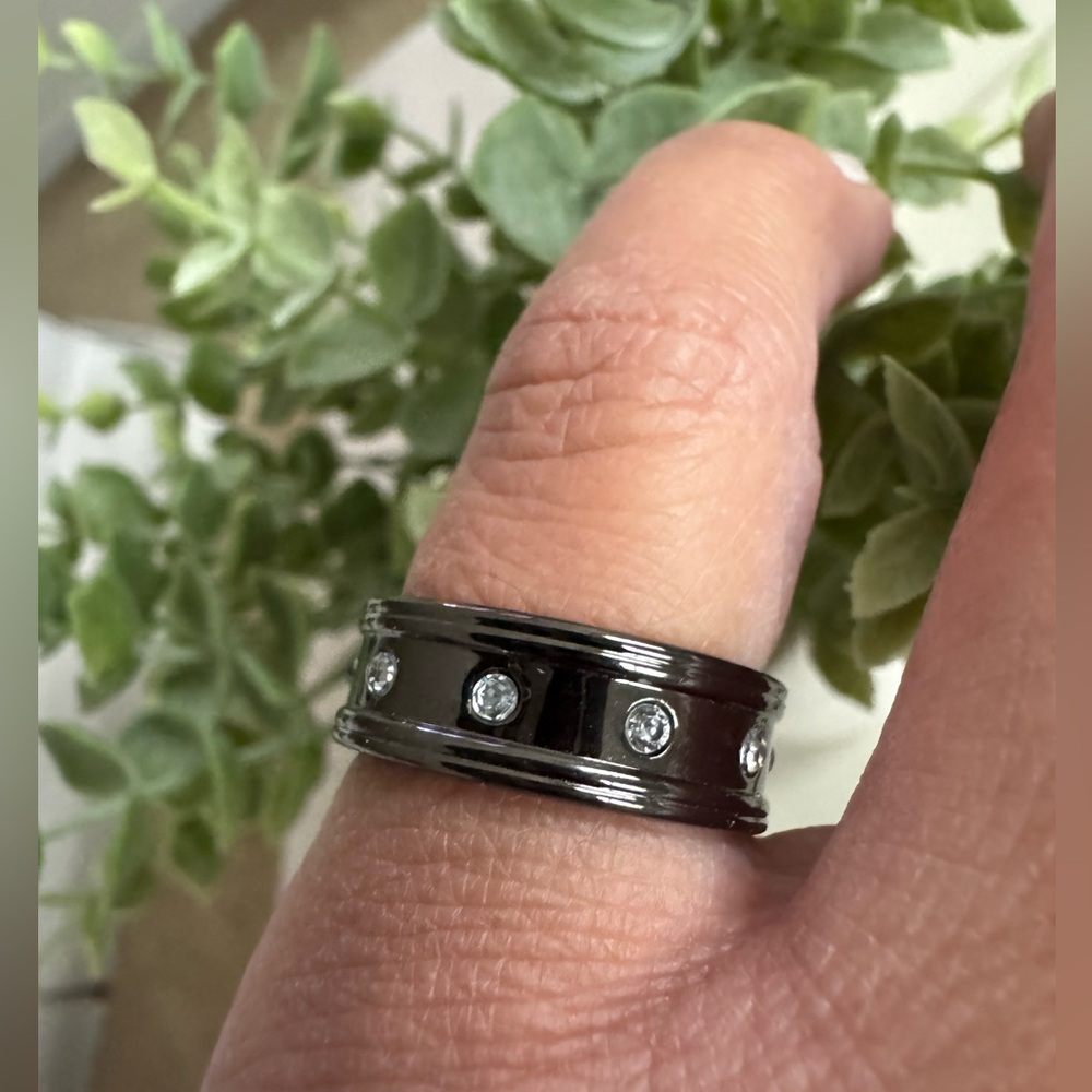 Black Ring with CZ